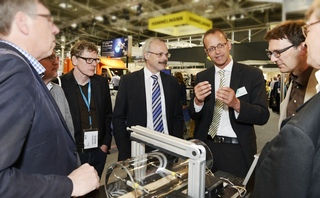 DWA-Präsident Otto Schaaf besucht den IKT-Stand