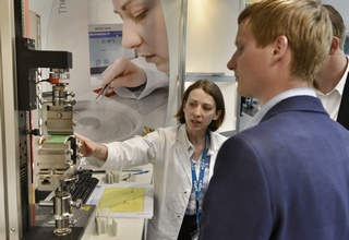 3-Punkt-Biegeversuch am IKT-Stand auf der IFAT