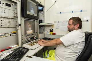 Steuerpult für Fräsarbeiten im Rohr