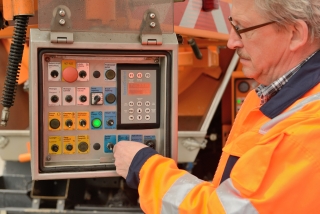 Steuerpult eines HD-Spülwagens