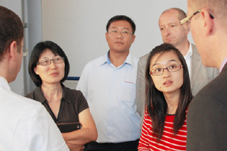 Delegation aus Singapur: Schlauchliner-Qualität ist auch in Südostasien ein Thema.