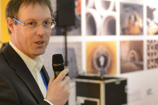 Erik Laurentzen mit Mikrofon