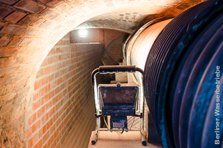 Neue Staumauer im Kanal