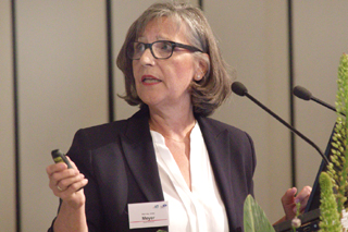 Ulrike Meyer während eines Vortrags