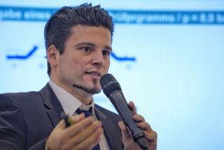 Sissis Kamarianakis während eines Vortrags