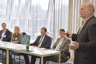 Martin Liebscher referiert bei der Lenkungskreissitzung