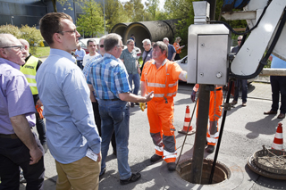 Vorführung einer sehenden Kanalreinigungsdüse