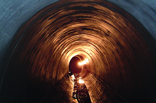 Beschichtung mit Mörtel im Großprofil-Kanal durch Hermes Technologie 