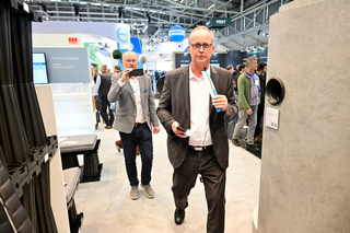 Prof. Bert Bosseler und Marco Schlüter berichten live von der IFAT 2026 für das KomNetABWASSER